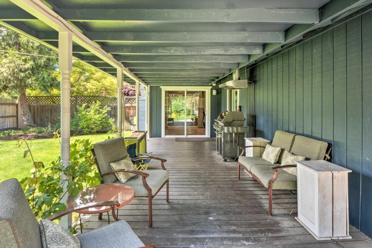 Central Medford Family Retreat With Large Yard! 外观 照片