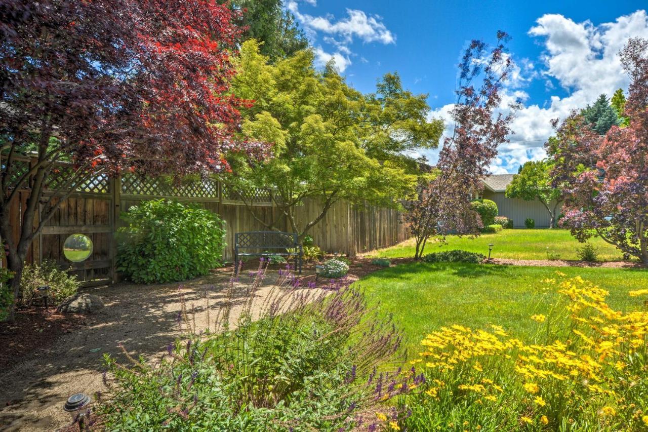 Central Medford Family Retreat With Large Yard! 外观 照片