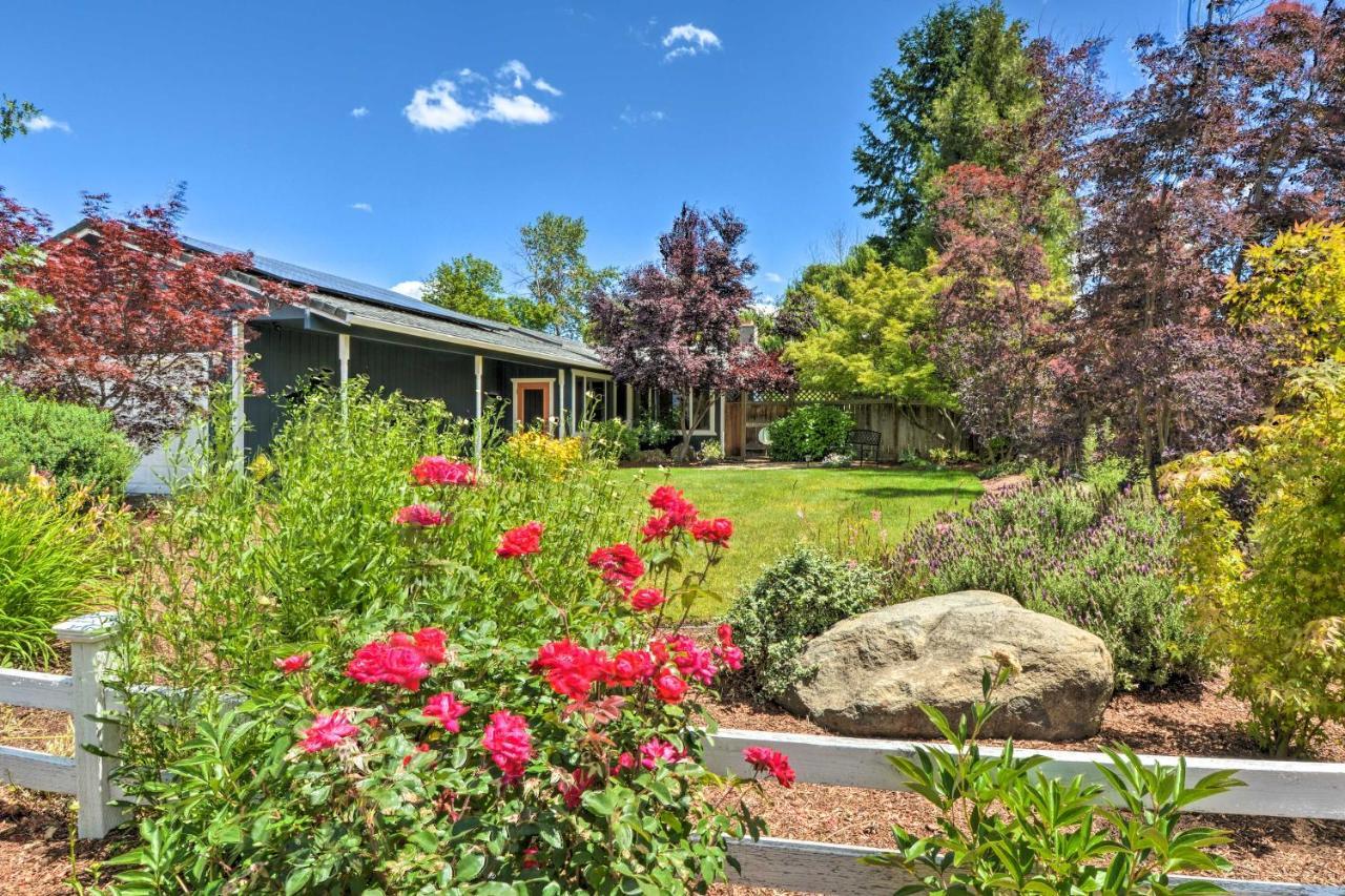 Central Medford Family Retreat With Large Yard! 外观 照片