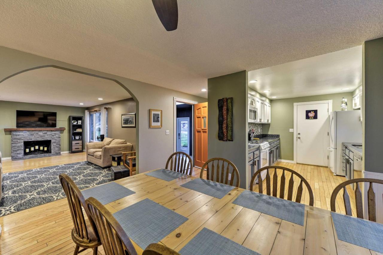 Central Medford Family Retreat With Large Yard! 外观 照片