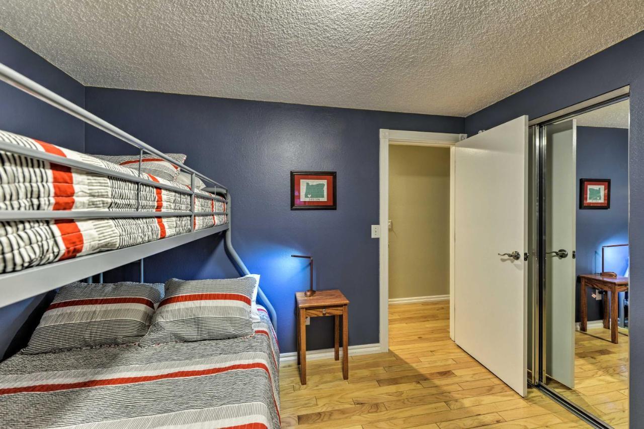 Central Medford Family Retreat With Large Yard! 外观 照片