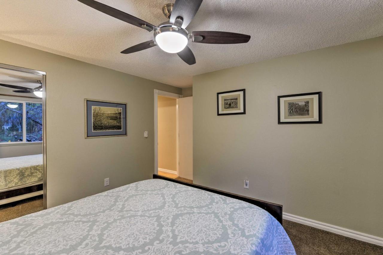 Central Medford Family Retreat With Large Yard! 外观 照片